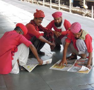 Coolies en pause, gare de Jaipur