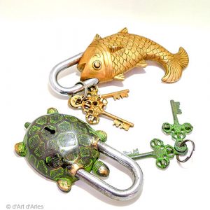 Cadenas en bronze, formes poisson et tortue
