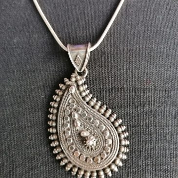 Pendentif argent ethnique forme paisley