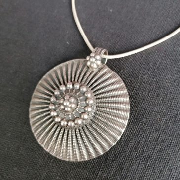 Pendentif argent rond style ethnique