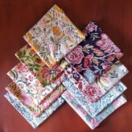 Nappes bistro carrées pliées