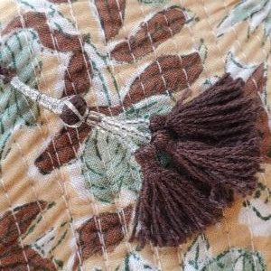 Pompons trousse de toilette Hazelnuts