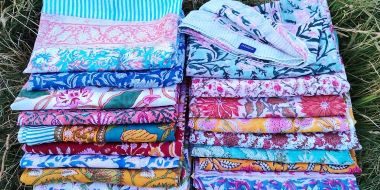 Paréos en voile de coton imprimés au block