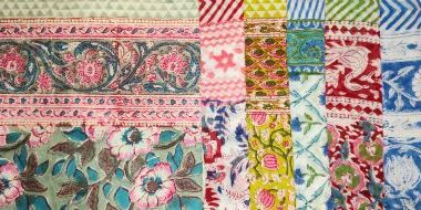 Carrés en coton imprimés au block